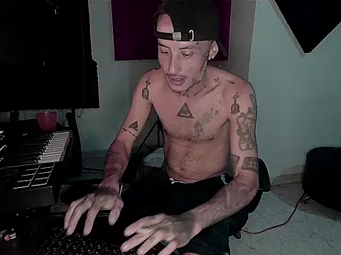 Snapshot of patrik_tattoo_ chatting on 11/25/25, 12:11 patrik tattoo online show from 11/25/25, 12:11
