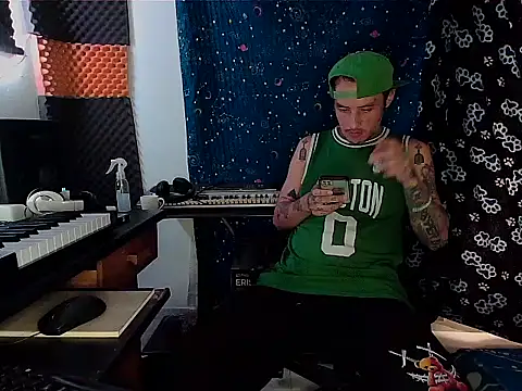 Snapshot of patrik_tattoo_ chatting on 02/10/25, 01:33 patrik tattoo online show from 02/10/25, 01:33