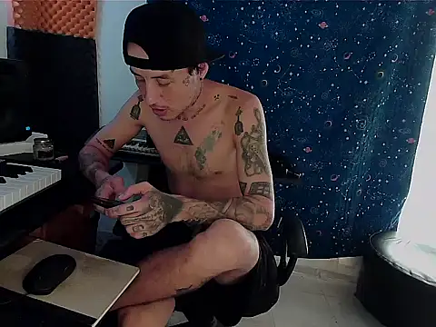 Snapshot of patrik_tattoo_ chatting on 03/21/25, 07:24 patrik tattoo online show from 03/21/25, 07:24