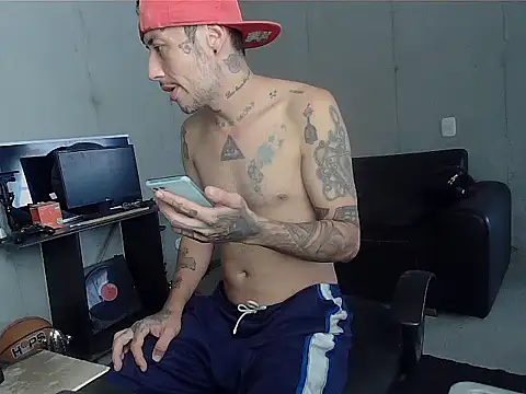Snapshot of patrik_tattoo_ chatting on 03/04/26, 04:26 patrik tattoo online show from 03/04/26, 04:26