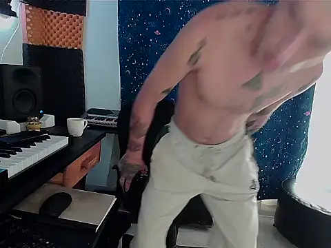 Snapshot of patrik_tattoo_ chatting on 03/22/25, 04:15 patrik tattoo online show from 03/22/25, 04:15