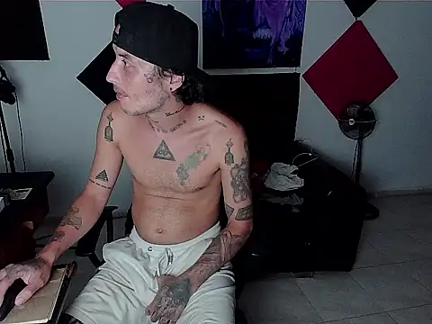 Snapshot of patrik_tattoo_ chatting on 10/14/25, 10:42 patrik tattoo online show from 10/14/25, 10:42