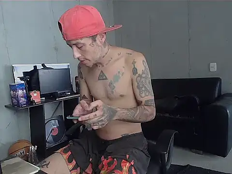 Snapshot of patrik_tattoo_ chatting on 04/10/26, 04:25 patrik tattoo online show from 04/10/26, 04:25