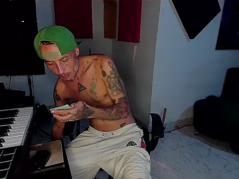 Snapshot of patrik_tattoo_ chatting on 11/15/25, 09:24 patrik tattoo online show from 11/15/25, 09:24