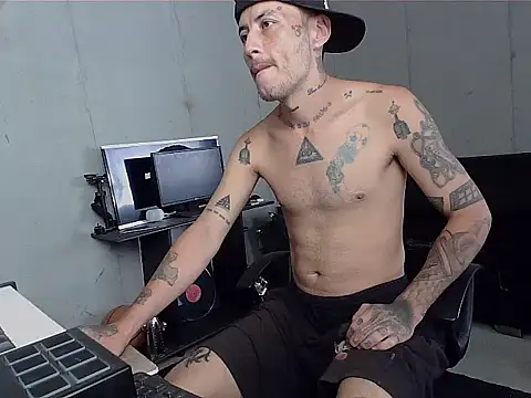 Snapshot of patrik_tattoo_ chatting on 02/07/26, 04:15 patrik tattoo online show from 02/07/26, 04:15