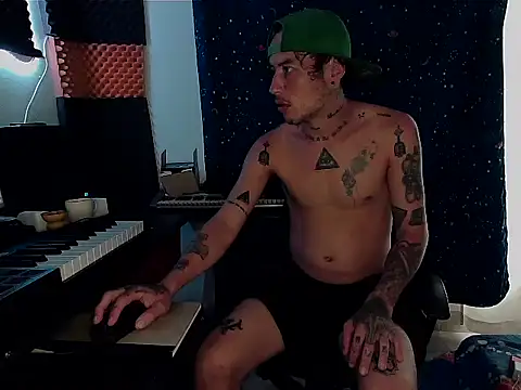 Snapshot of patrik_tattoo_ chatting on 03/03/25, 01:45 patrik tattoo online show from 03/03/25, 01:45