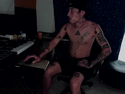 Snapshot of patrik_tattoo_ chatting on 03/18/25, 12:39 patrik tattoo online show from 03/18/25, 12:39