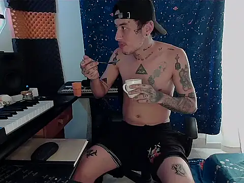 Snapshot of patrik_tattoo_ chatting on 03/01/25, 04:33 patrik tattoo online show from 03/01/25, 04:33