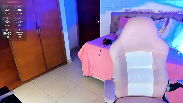 Kitty Pam online show from 11/17/25, 08:46