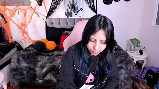 Kitty Pam online show from 10/30/25, 02:43