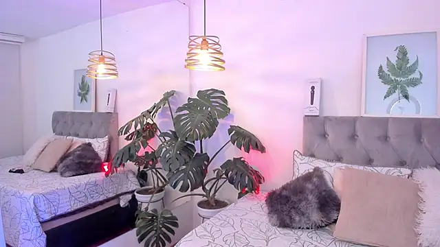 Kitty Pam online show from 11/18/25, 09:07