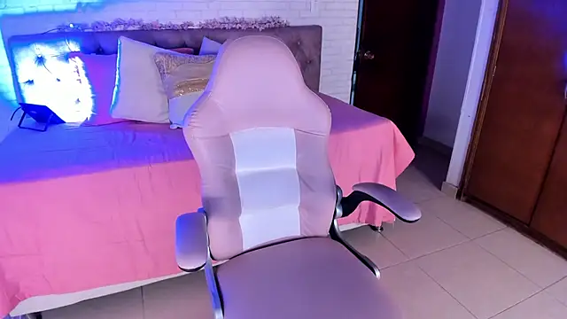 Kitty Pam online show from 11/14/25, 07:28