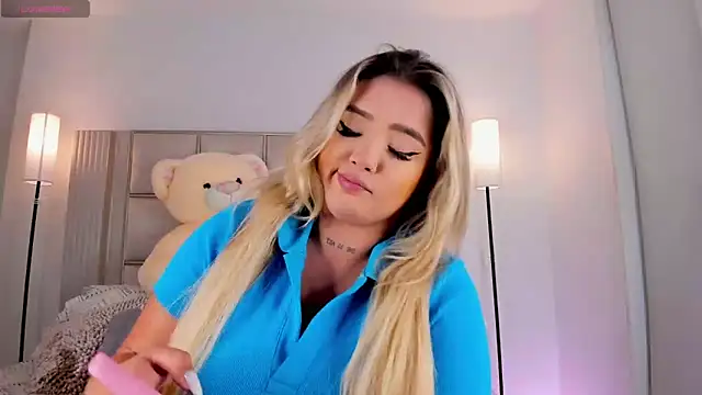 saraamiller  online show from 04/06/26, 11:39