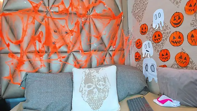 Corina Taylor  online show from 11/01/25, 11:48