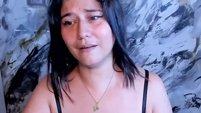 alinabozz1 online show from 05/05/26, 03:20