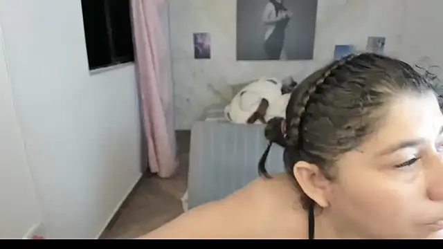 alinabozz1 online show from 04/23/26, 03:02