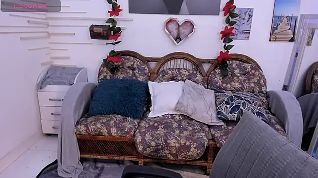 alinabozz1 online show from 12/27/24, 01:22