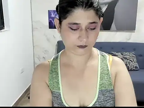 alinabozz1 online show from 06/06/26, 02:39