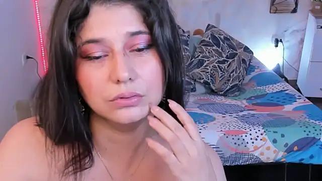 alinabozz1 online show from 05/06/26, 12:47