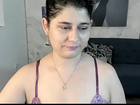 alinabozz1 online show from 06/12/26, 05:16