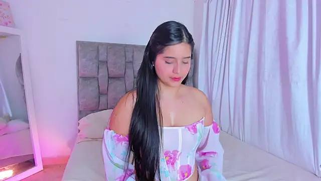 adhara  evanss online show from 04/06/26, 01:56
