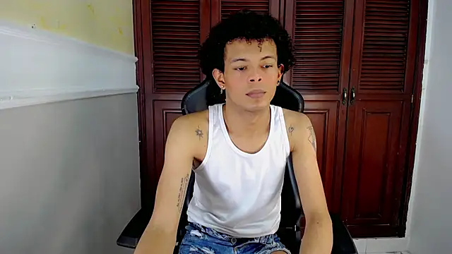 Snapshot of rose_Skinny_ chatting on 09/28/25, 10:28 rose Skinny online show from 09/28/25, 10:28