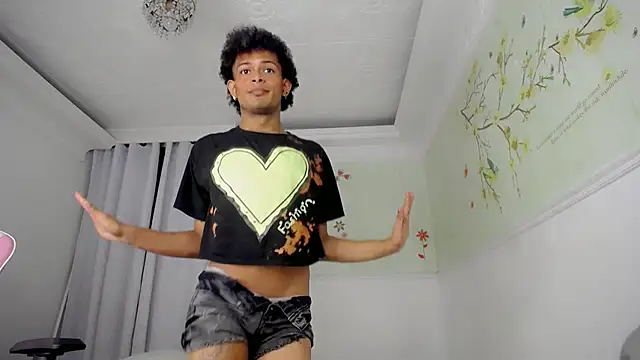 Snapshot of rose_Skinny_ chatting on 12/19/25, 01:31 rose Skinny online show from 12/19/25, 01:31