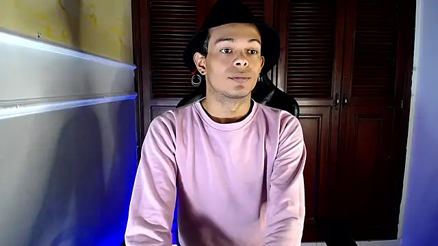 Snapshot of rose_Skinny_ chatting on 10/08/25, 07:14 rose Skinny online show from 10/08/25, 07:14