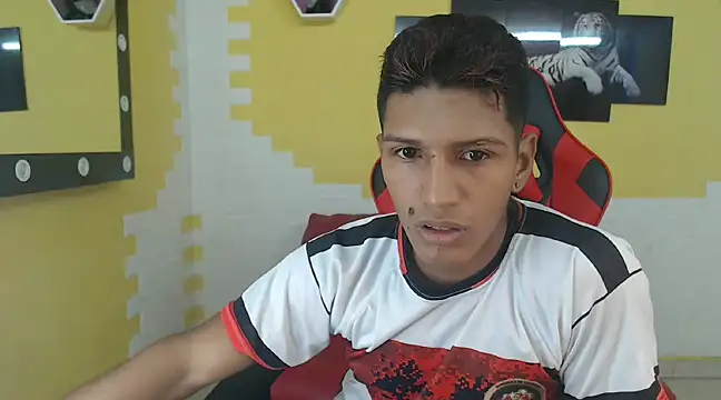 mau elixxx online show from 12/31/24, 07:18