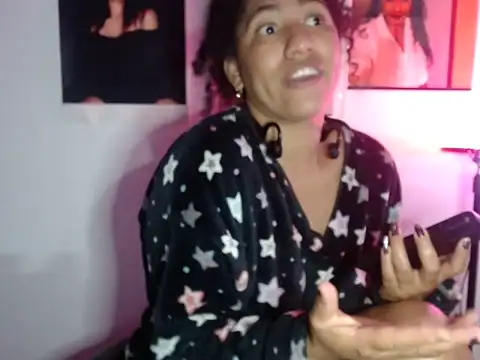 Snapshot of bellacrespalatina chatting on 10/10/25, 04:13 bellacrespalatina online show from 10/10/25, 04:13