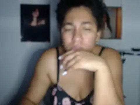 Snapshot of bellacrespalatina chatting on 10/14/25, 11:25 bellacrespalatina online show from 10/14/25, 11:25