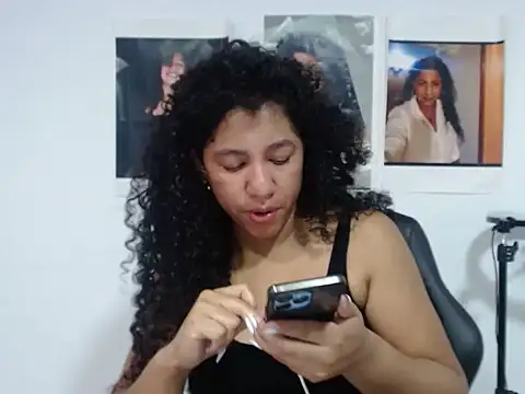 Snapshot of bellacrespalatina chatting on 10/16/25, 08:17 bellacrespalatina online show from 10/16/25, 08:17