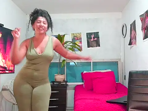 Snapshot of bellacrespalatina chatting on 05/05/26, 04:54 bellacrespalatina online show from 05/05/26, 04:54