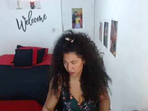 Snapshot of bellacrespalatina chatting on 09/20/25, 08:25 bellacrespalatina online show from 09/20/25, 08:25