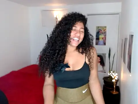 Snapshot of bellacrespalatina chatting on 09/18/25, 11:52 bellacrespalatina online show from 09/18/25, 11:52