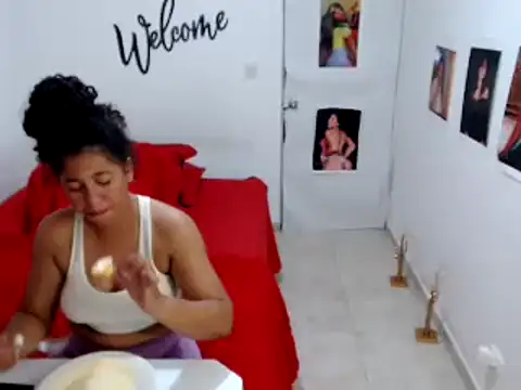 Snapshot of bellacrespalatina chatting on 01/09/25, 12:25 bellacrespalatina online show from 01/09/25, 12:25