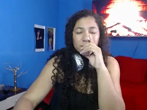 Snapshot of bellacrespalatina chatting on 10/31/25, 01:24 bellacrespalatina online show from 10/31/25, 01:24