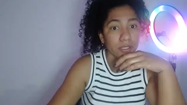 Snapshot of bellacrespalatina chatting on 10/06/25, 08:31 bellacrespalatina online show from 10/06/25, 08:31