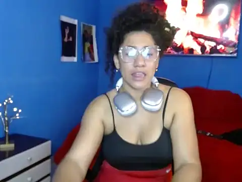 Snapshot of bellacrespalatina chatting on 10/23/25, 03:05 bellacrespalatina online show from 10/23/25, 03:05