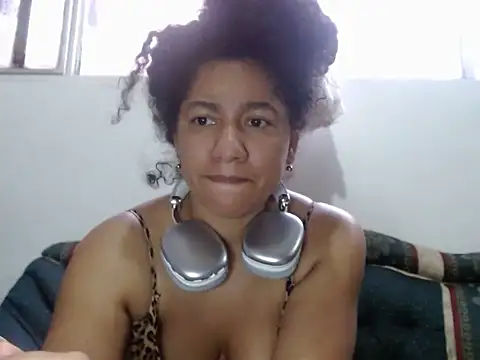 Snapshot of bellacrespalatina chatting on 11/13/25, 09:51 bellacrespalatina online show from 11/13/25, 09:51