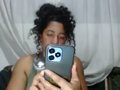 Snapshot of bellacrespalatina chatting on 11/13/25, 05:00 bellacrespalatina online show from 11/13/25, 05:00