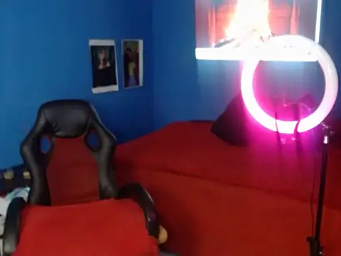 Snapshot of bellacrespalatina chatting on 11/12/25, 04:55 bellacrespalatina online show from 11/12/25, 04:55