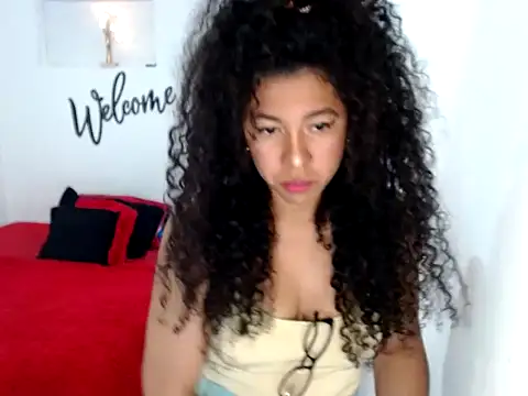 Snapshot of bellacrespalatina chatting on 09/16/25, 09:16 bellacrespalatina online show from 09/16/25, 09:16