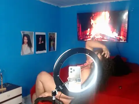 Snapshot of bellacrespalatina chatting on 11/28/25, 02:45 bellacrespalatina online show from 11/28/25, 02:45