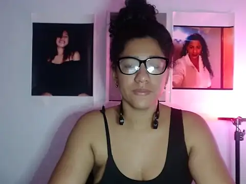 Snapshot of bellacrespalatina chatting on 10/10/25, 09:04 bellacrespalatina online show from 10/10/25, 09:04