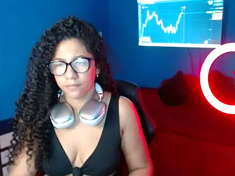 Snapshot of bellacrespalatina chatting on 11/11/25, 10:54 bellacrespalatina online show from 11/11/25, 10:54