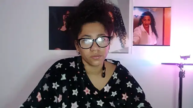 Snapshot of bellacrespalatina chatting on 10/09/25, 02:50 bellacrespalatina online show from 10/09/25, 02:50