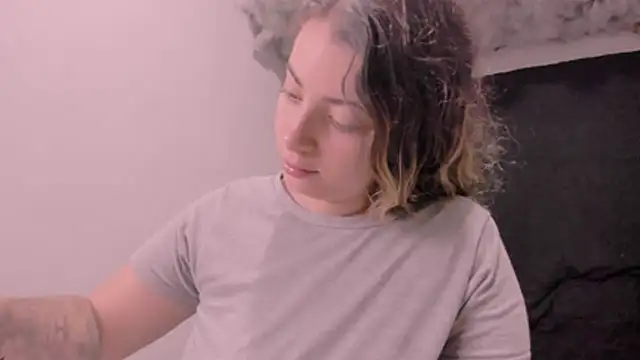 Lauu G online show from 11/04/25, 10:19