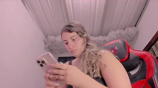 Lauu G online show from 09/17/25, 09:22