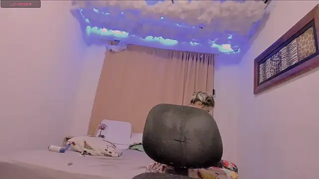 Lauu G online show from 01/10/25, 03:29